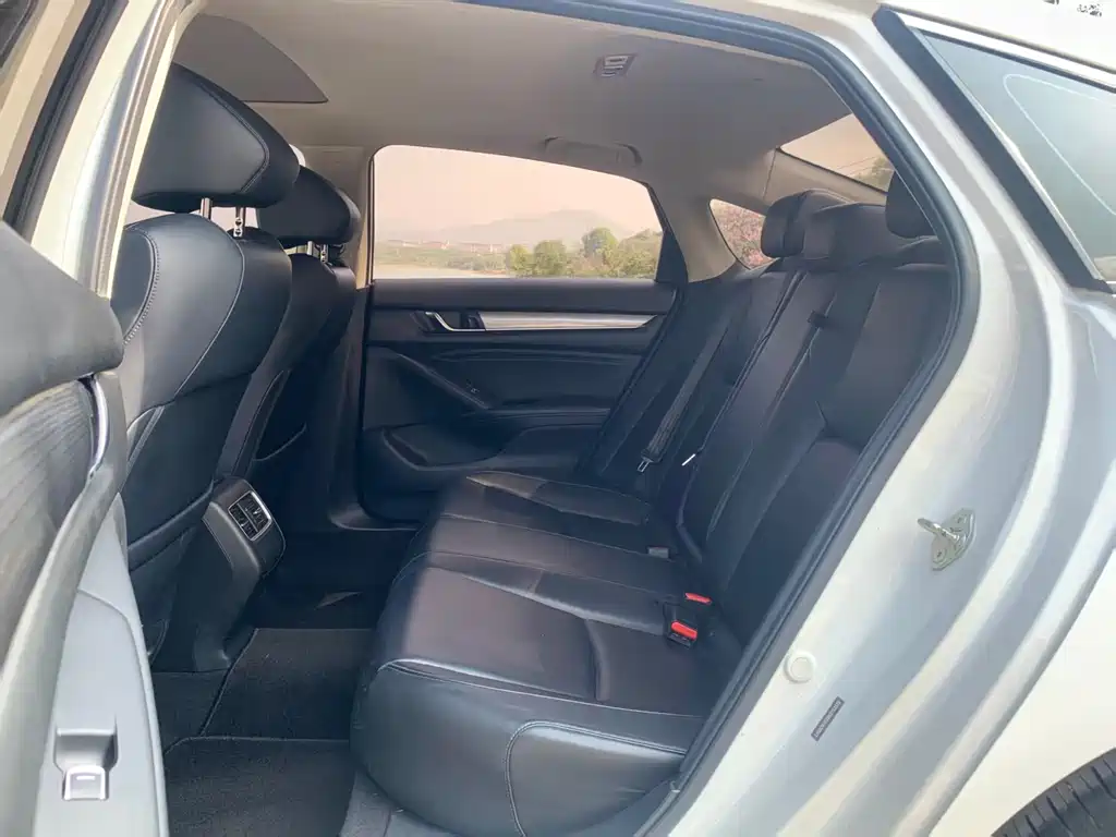 Honda Accord 2019 — фото 13