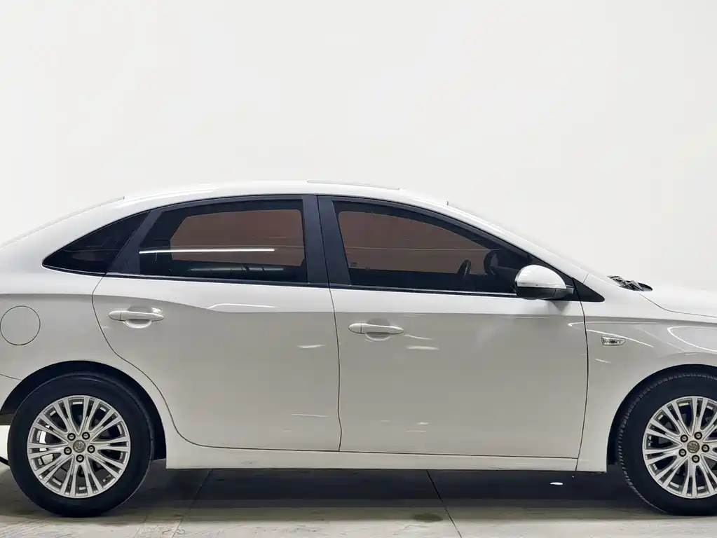 Buick Excelle 2015 — фото 8