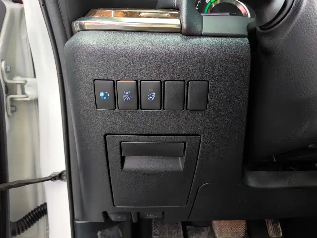 Toyota Alphard 2020 — фото 27