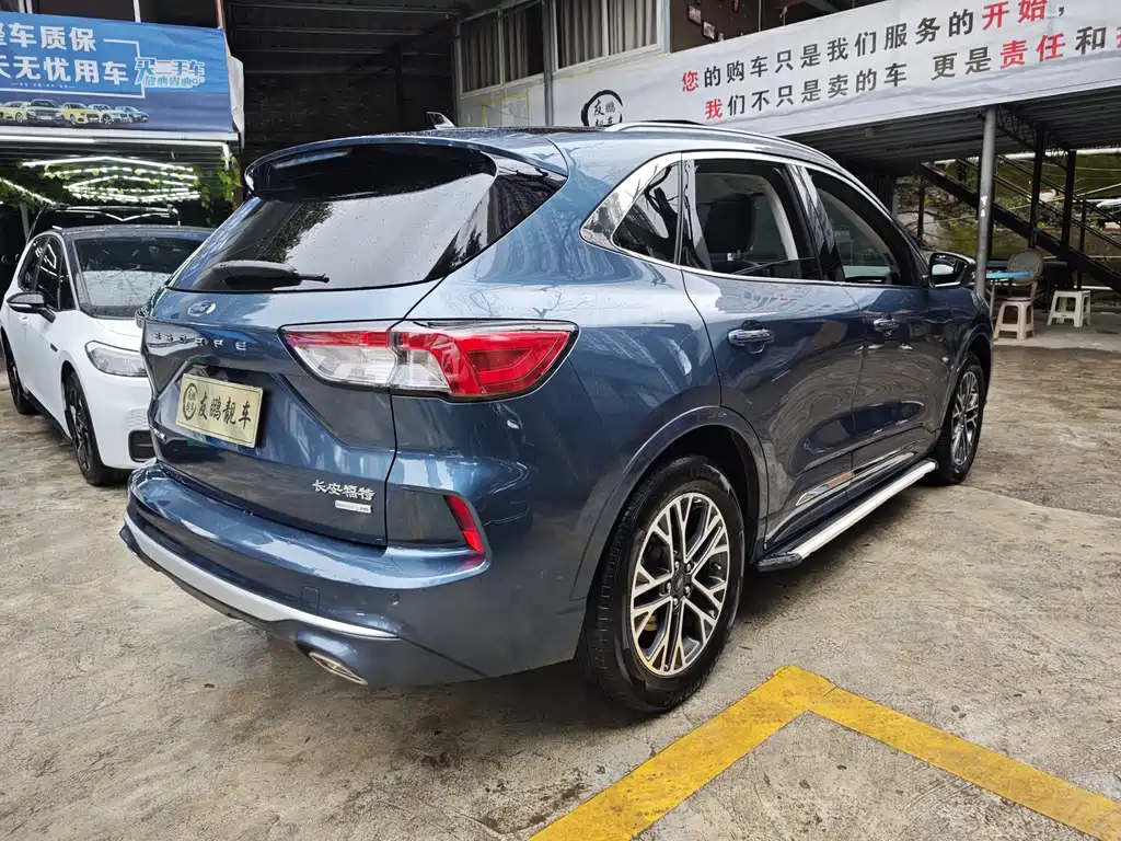 Ford Escape 2020 — фото 17