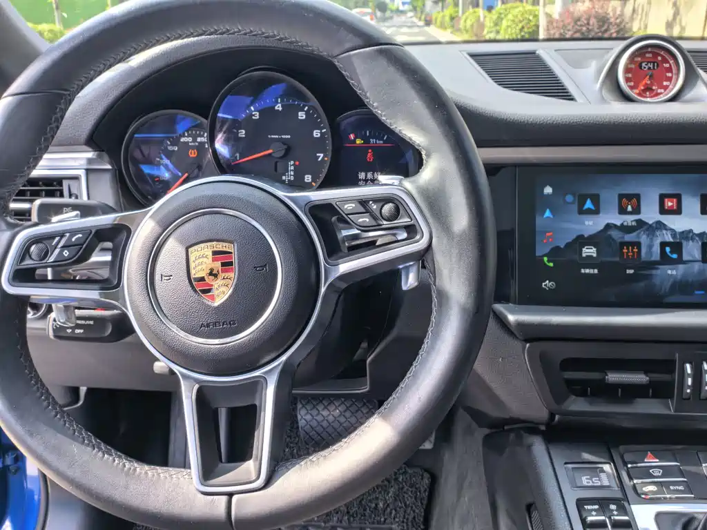Porsche Macan 2017 — фото 9