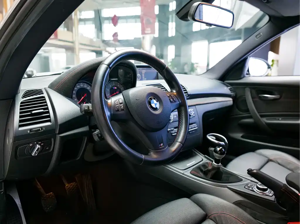 BMW 1 Series M 2012 — фото 10
