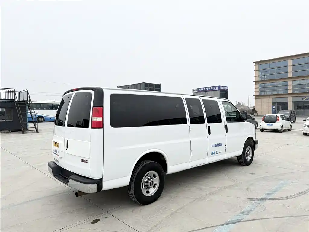 GMC Savana 2015 — фото 19