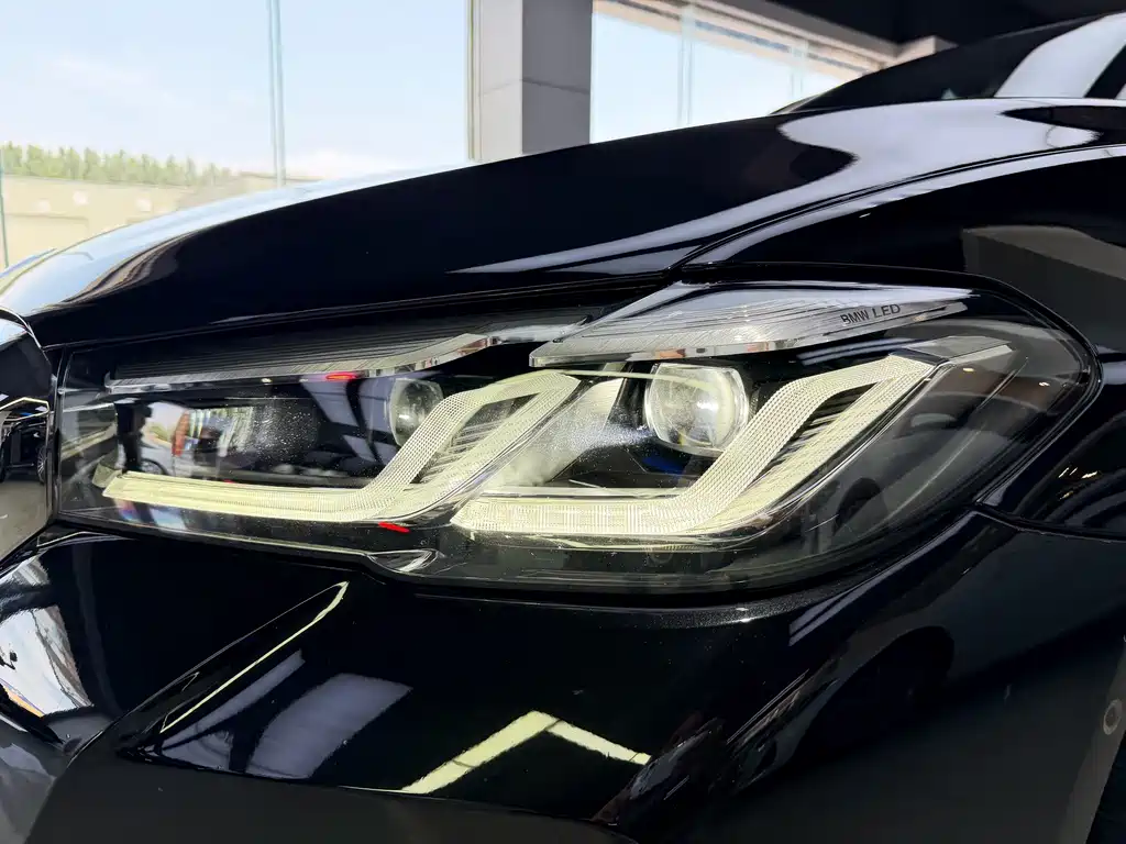 BMW 5 Series 2021 — фото 13