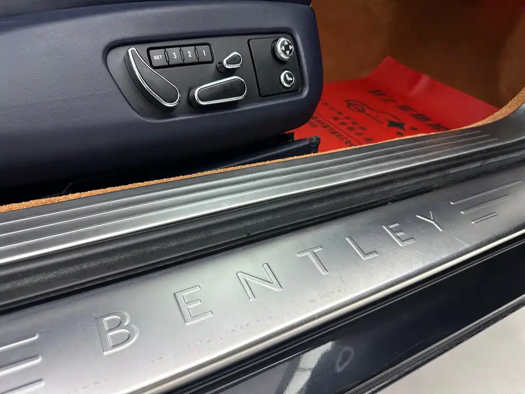 Bentley Continental 2015 — фото 14