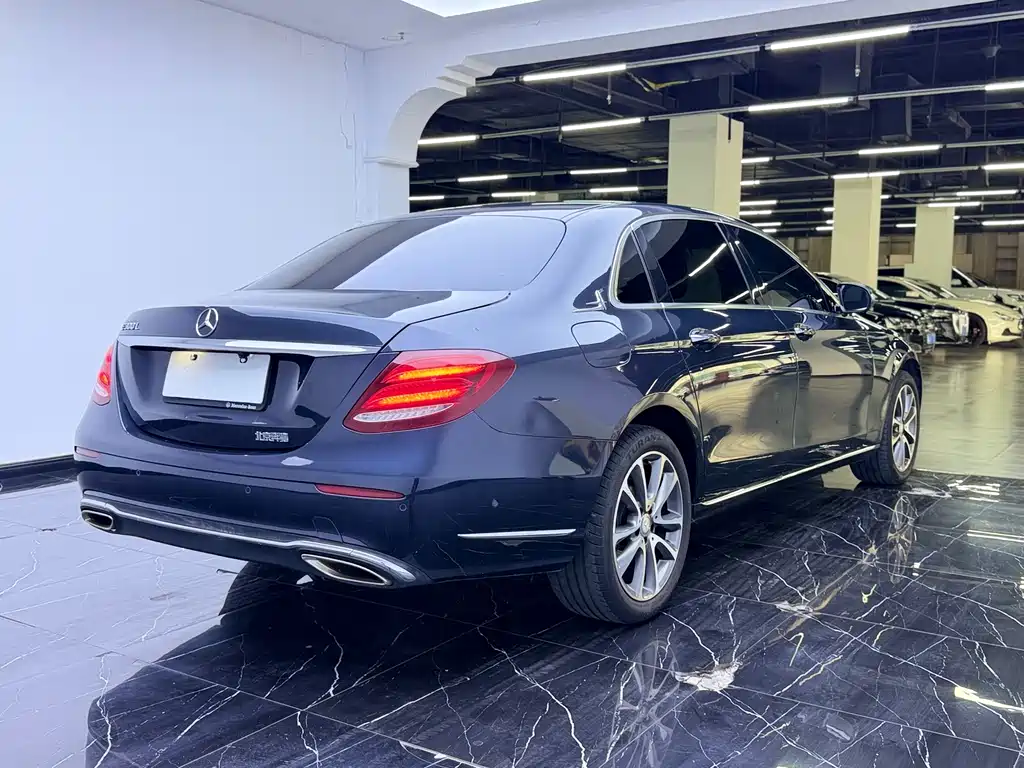 Mercedes-Benz E-Class 2016 — фото 15