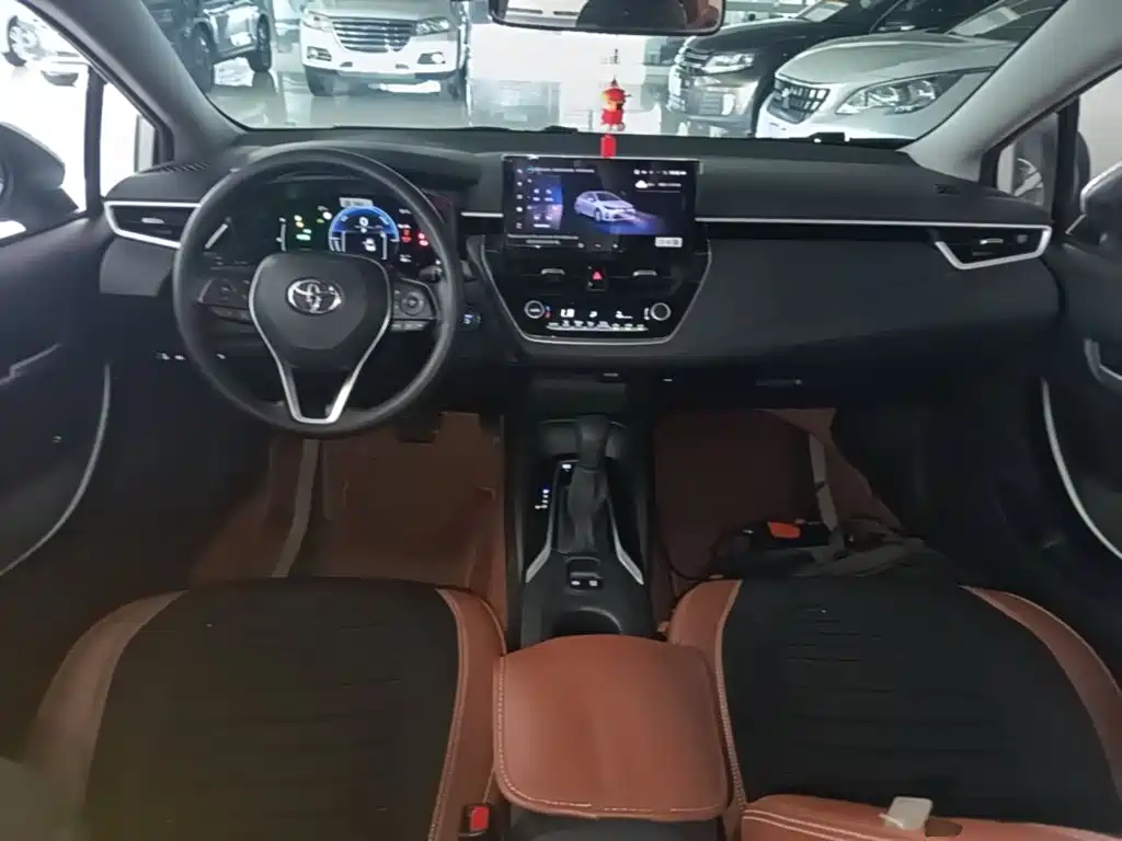 Toyota Corolla 2024 — фото 10