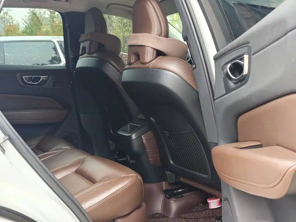 Volvo XC60 2020 — фото 13