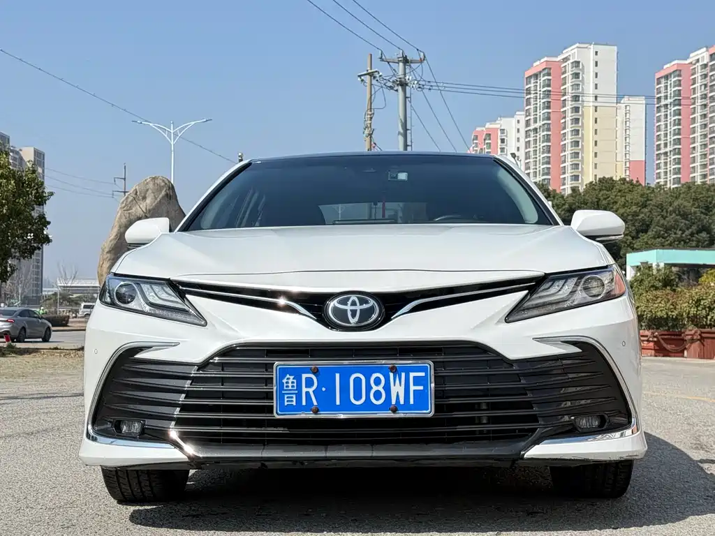 Toyota Camry 2022 — фото 1