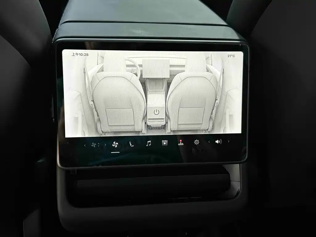 Tesla Model Y 2026 — фото 15