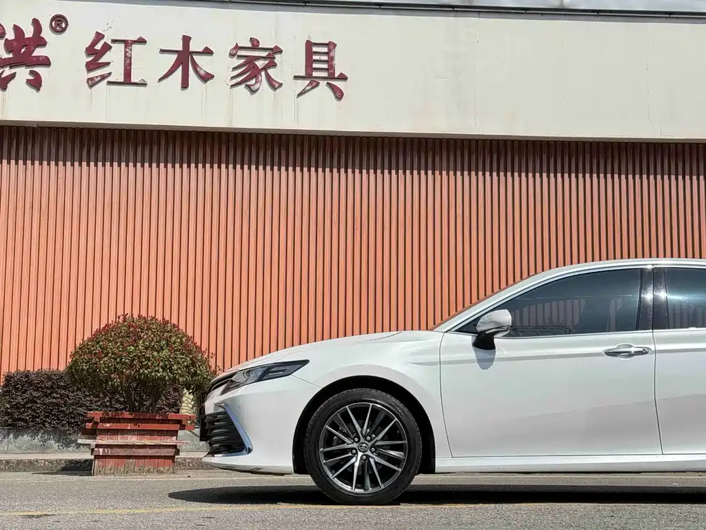 Toyota Camry 2022 — фото 3