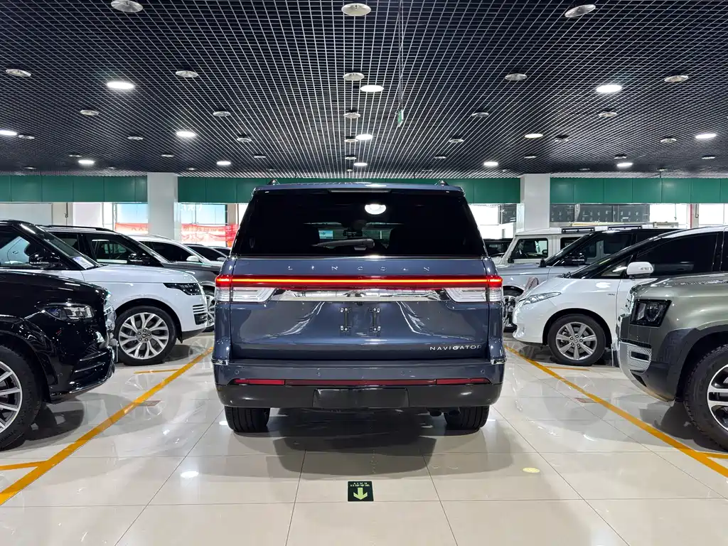 Lincoln Navigator 2025 — фото 19