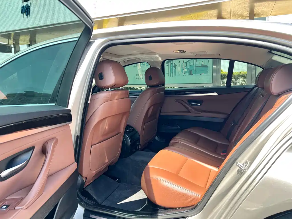 BMW 5 Series 2015 — фото 9