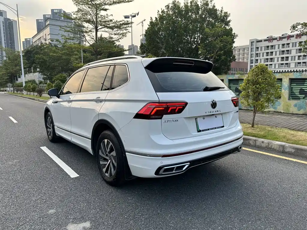 Volkswagen Tiguan L Plug-In Hybrid 2022 — фото 3
