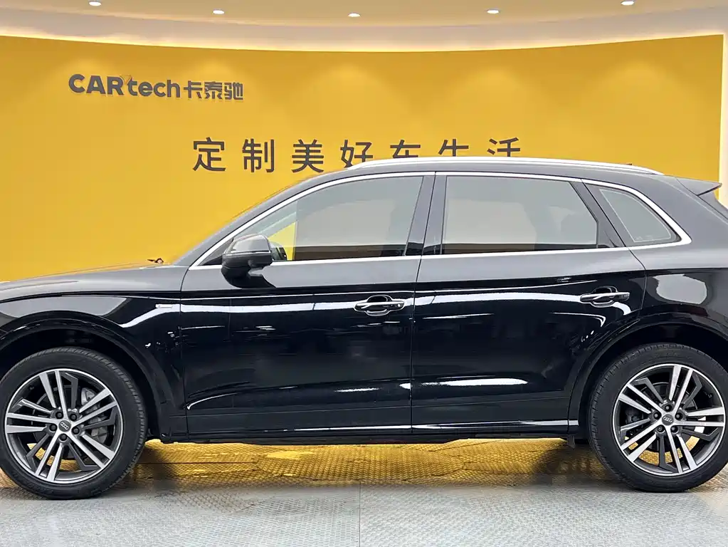 Audi Q5L 2020 — фото 30