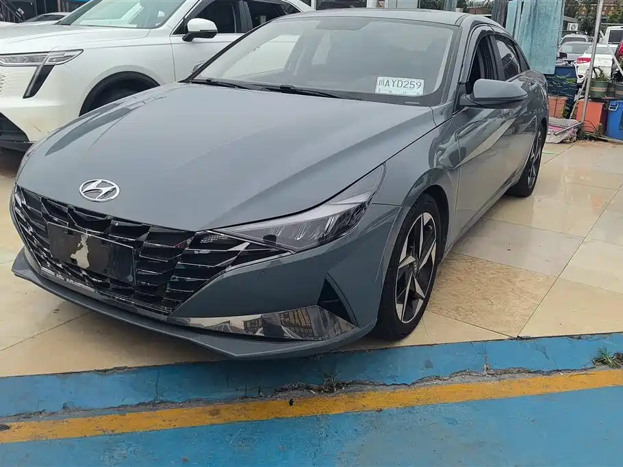 Hyundai Elantra 2022