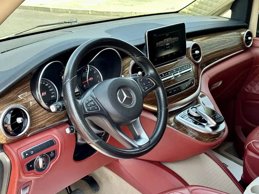 Mercedes-Benz V-Class 2019 — фото 11