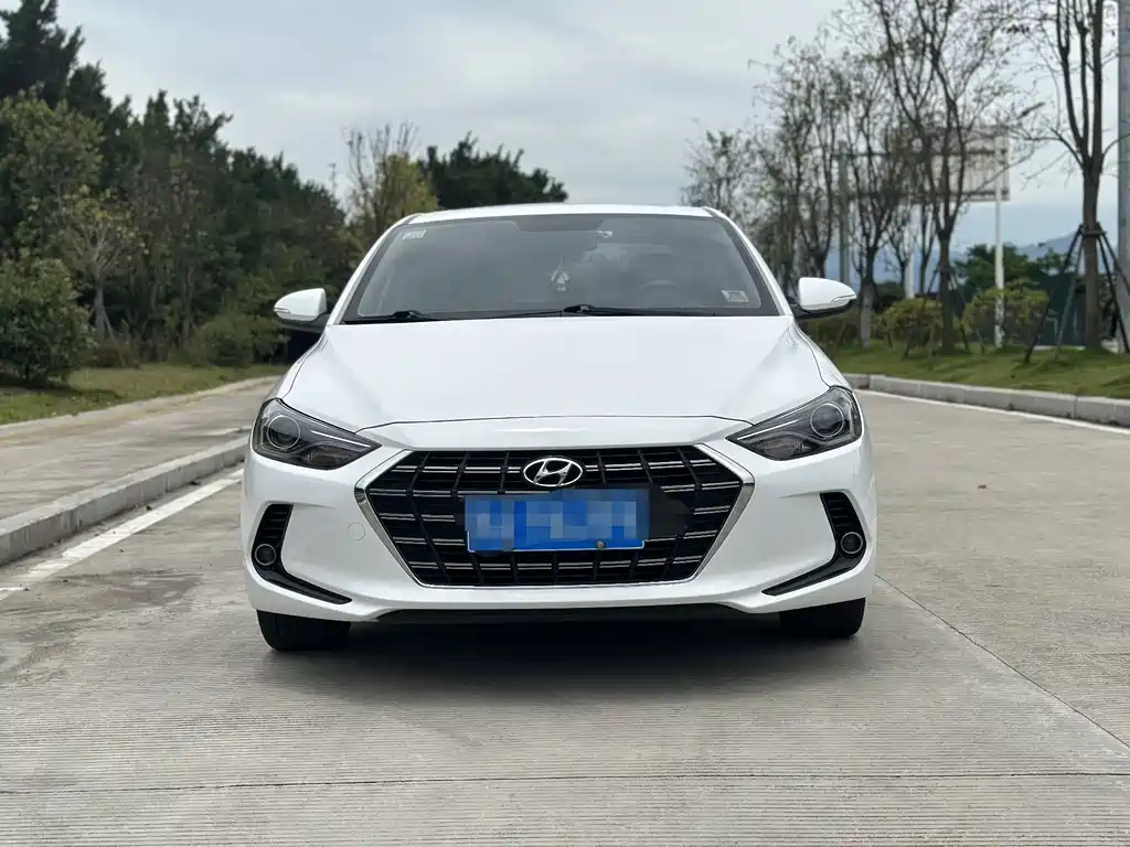 Hyundai Elantra 2019 — фото 2