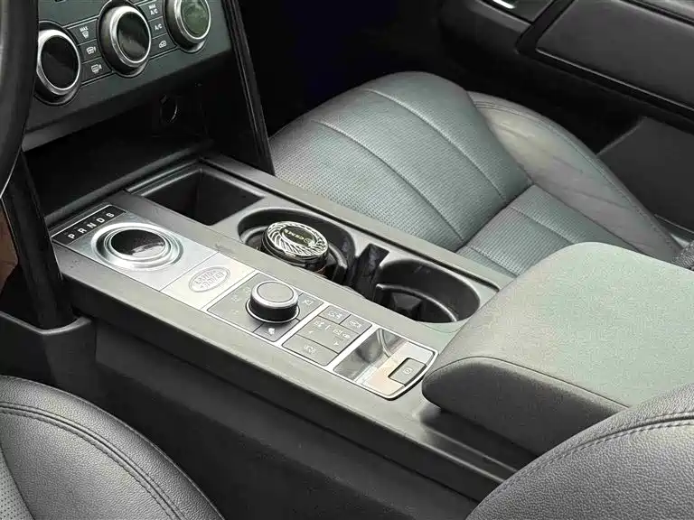 Land Rover Discovery 2017 — фото 9