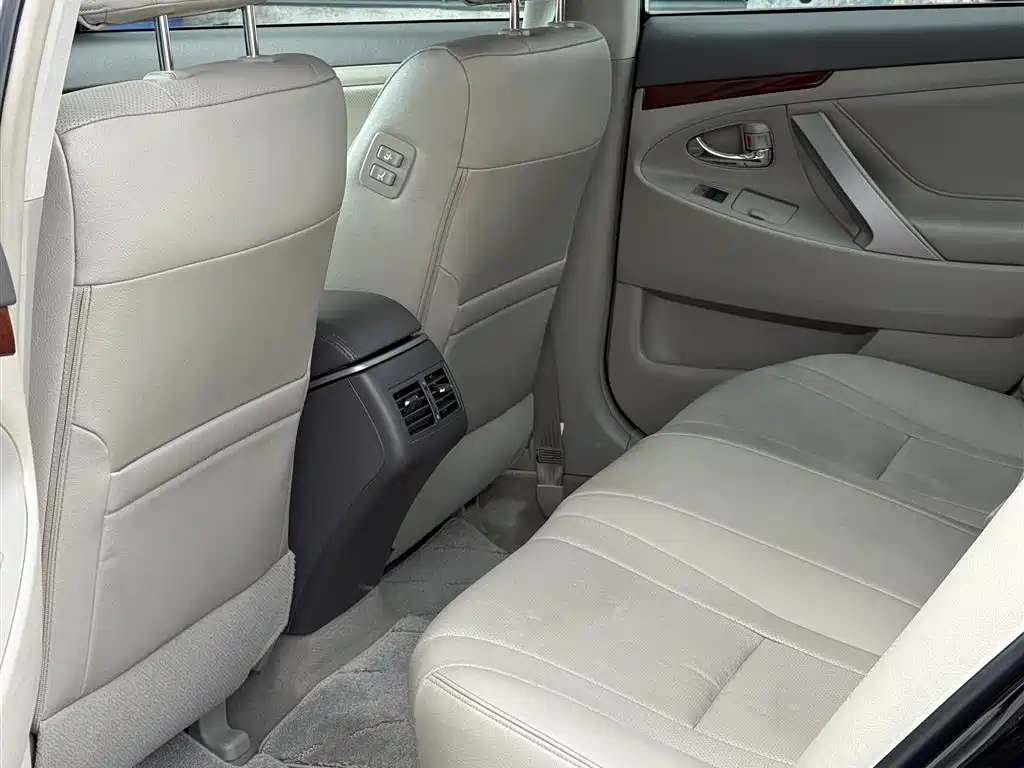 Toyota Camry 2015 — фото 5