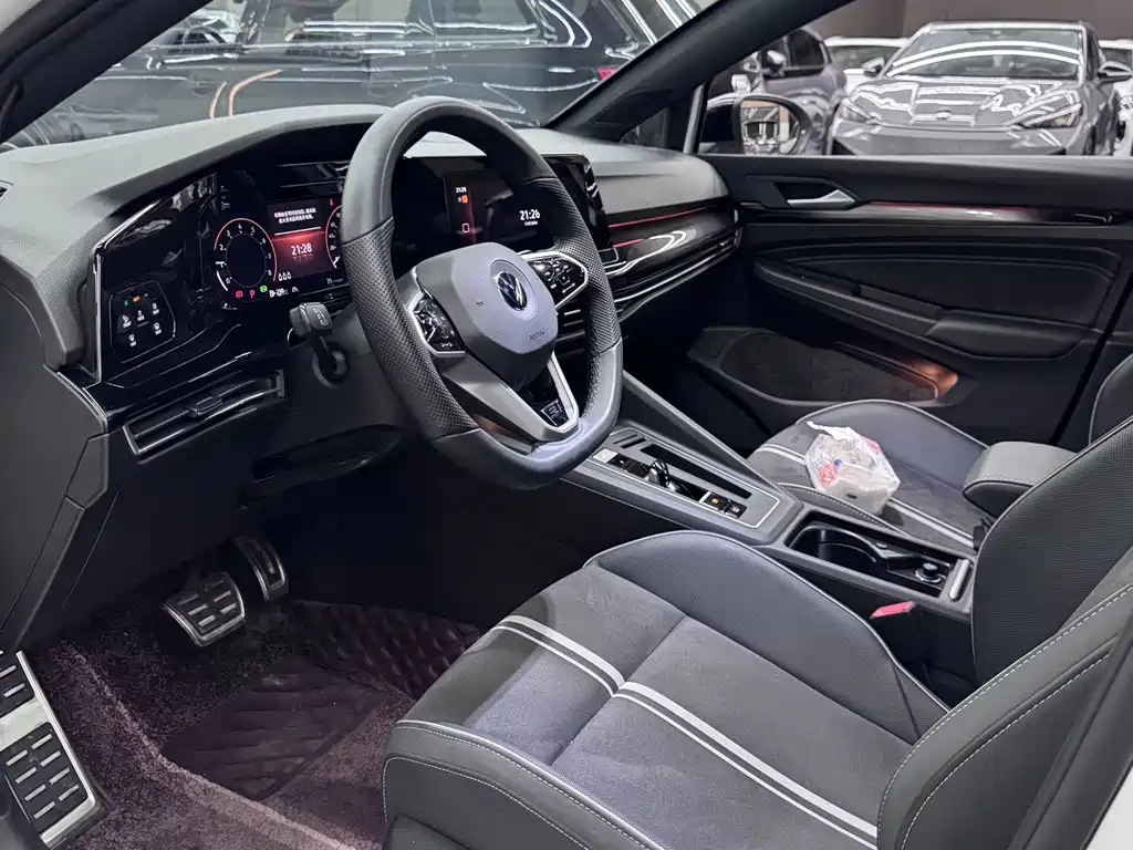 Volkswagen Golf 2024