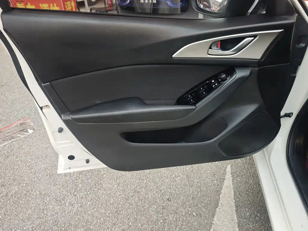 Mazda 3 Axela 2018 — фото 18