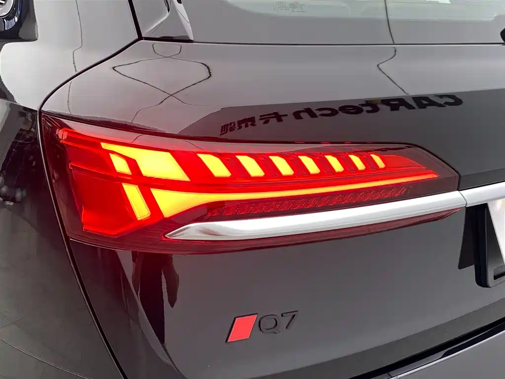 Audi Q7 2025 — фото 30
