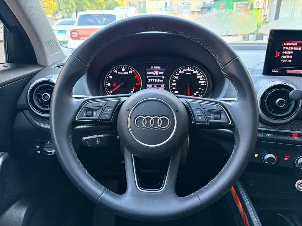 Audi Q2L 2023 — фото 13