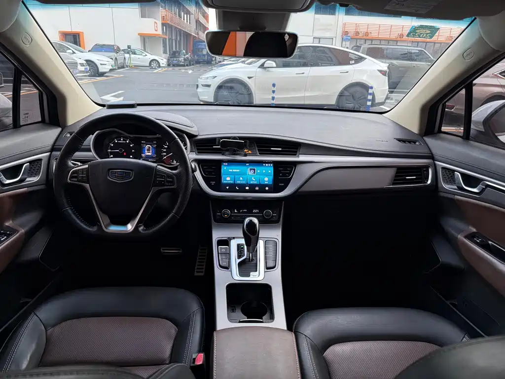 Geely Emgrand GS 2018 — фото 12