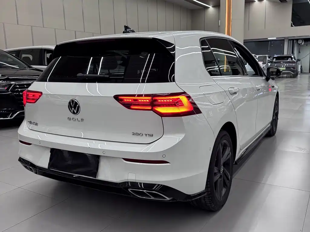 Volkswagen Golf 2024