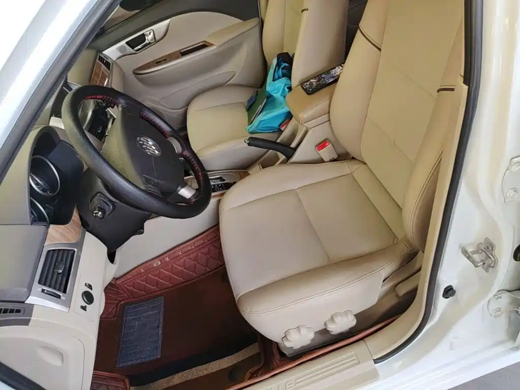 Buick Excelle 2015 — фото 15