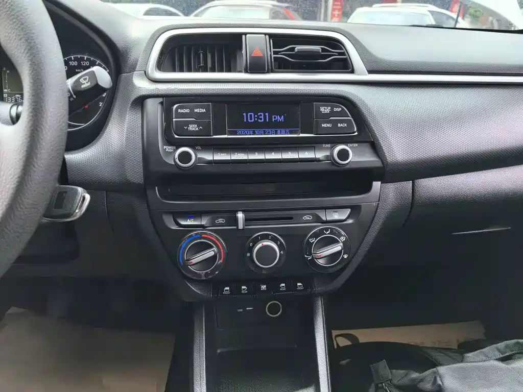 Hyundai Verna 2018 — фото 13