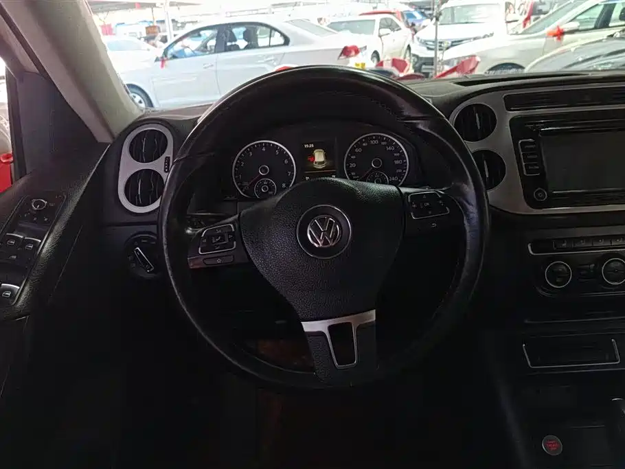 Volkswagen Tiguan 2015 — фото 15