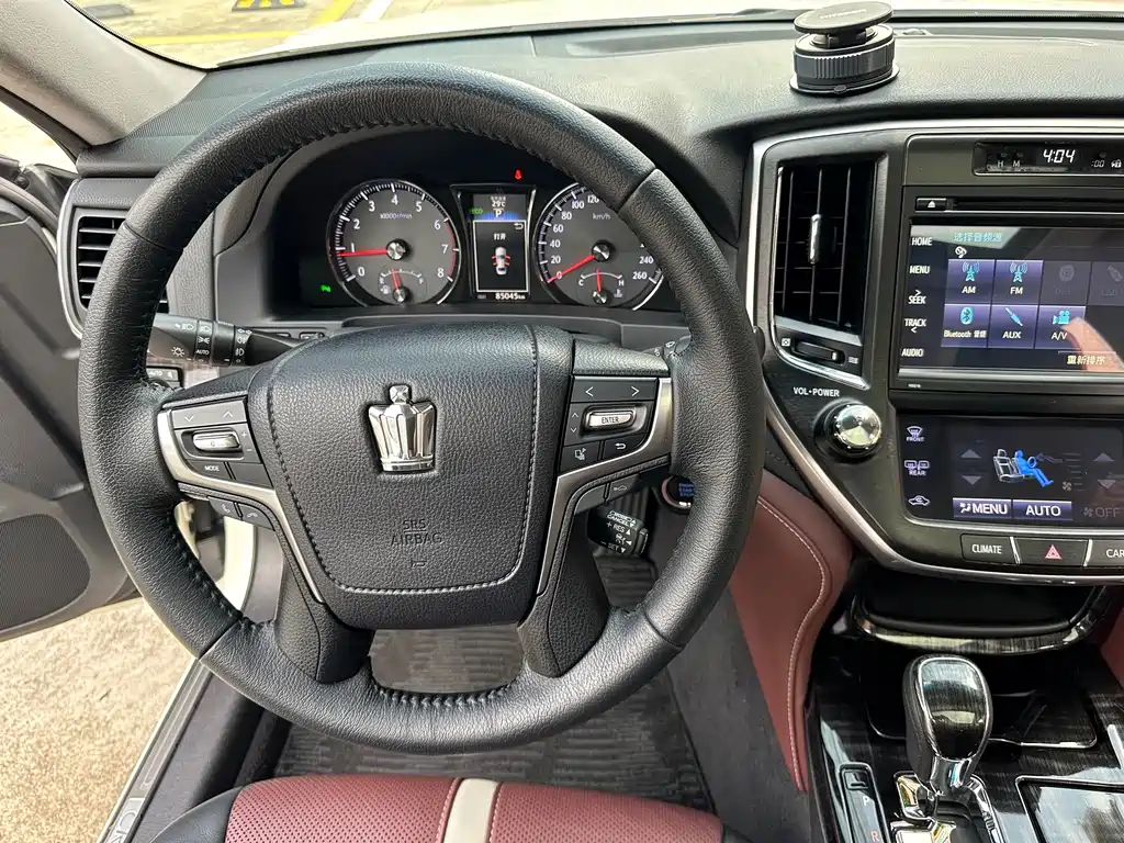 Toyota Crown 2017 — фото 10
