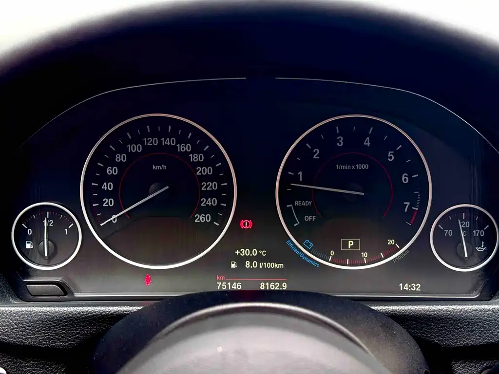 BMW 3 Series 2019 — фото 16