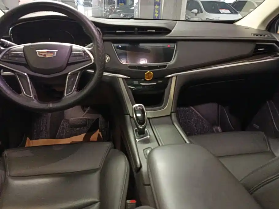 Cadillac XT5 2017 — фото 13