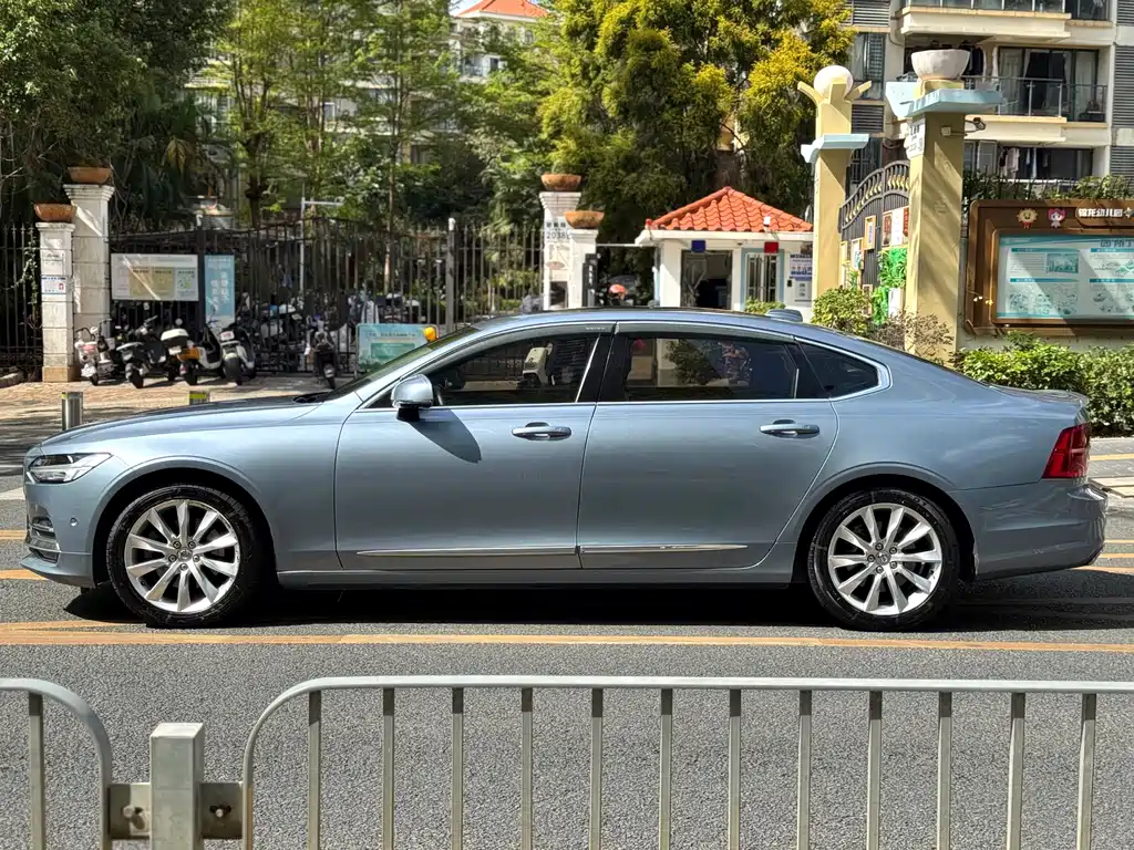 Volvo S90 2018 — фото 16