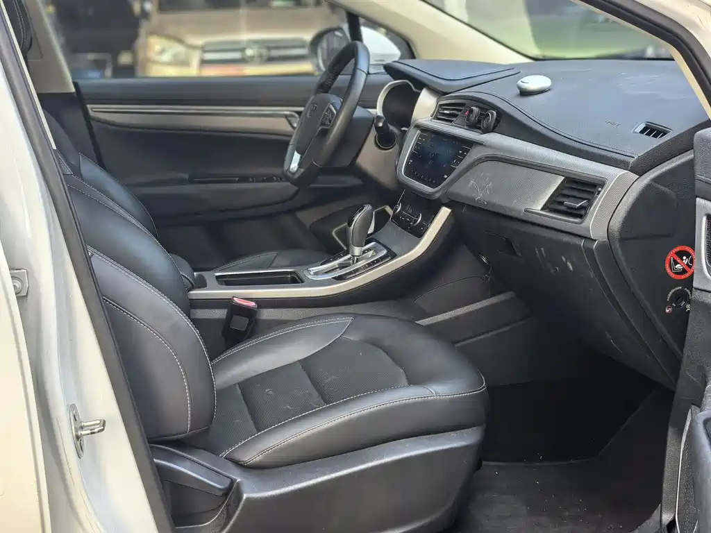 Geely Emgrand GS 2019 — фото 14