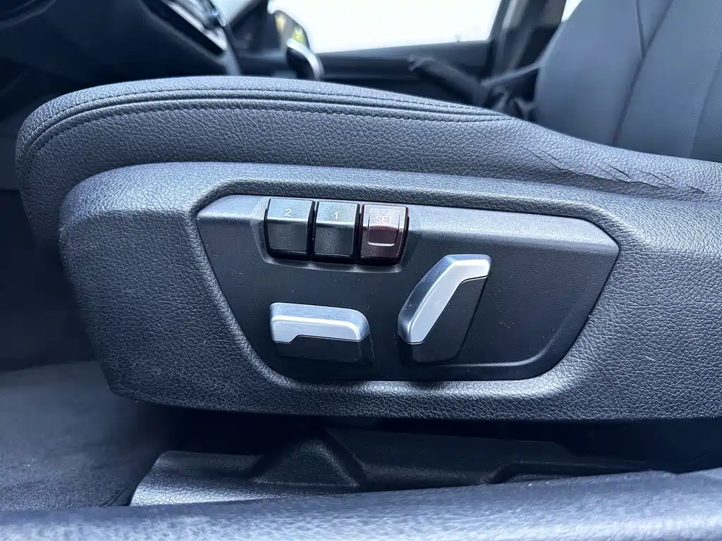 BMW 3 Series 2017 — фото 18