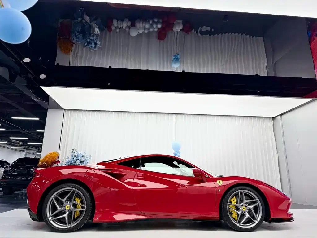 Ferrari F8 2023 — фото 11