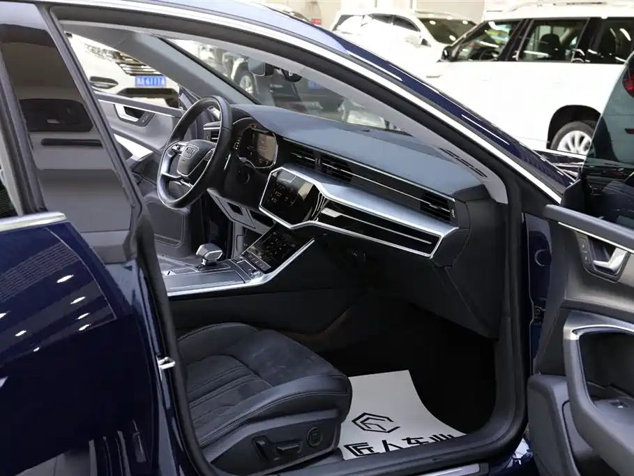 Audi A7L 2023 — фото 17
