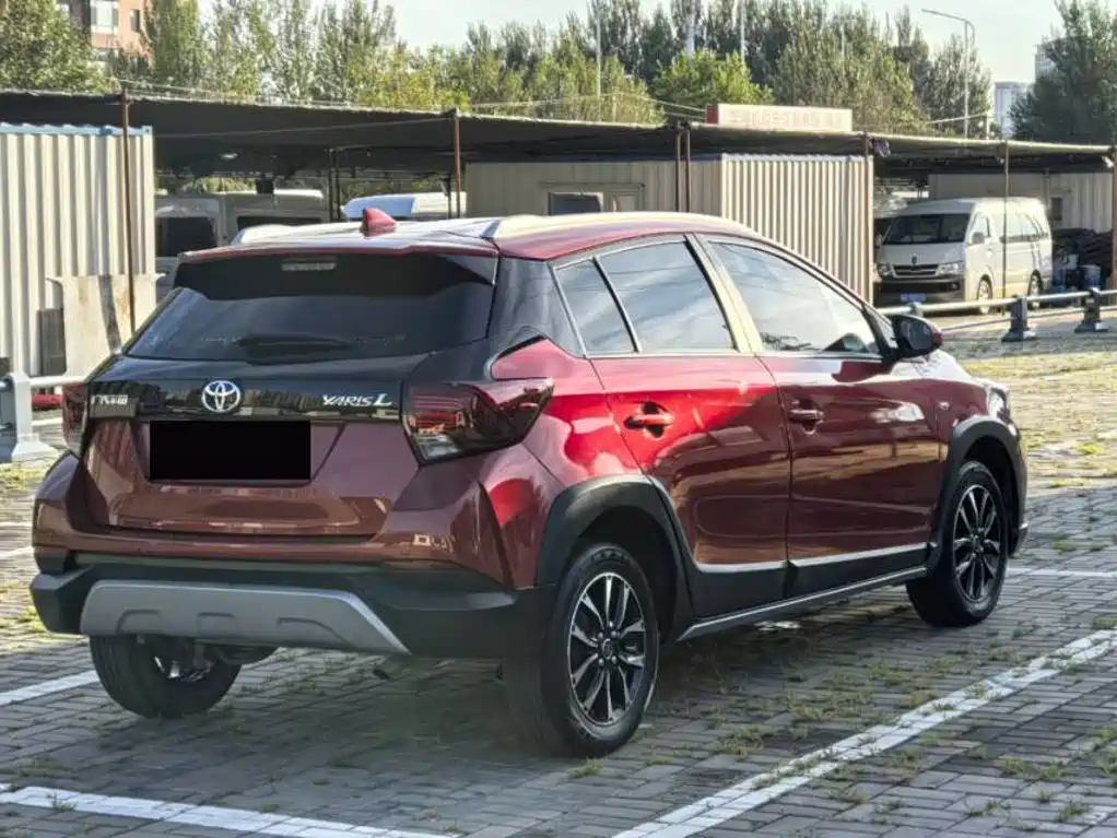 Toyota Yaris L 2022 — фото 9