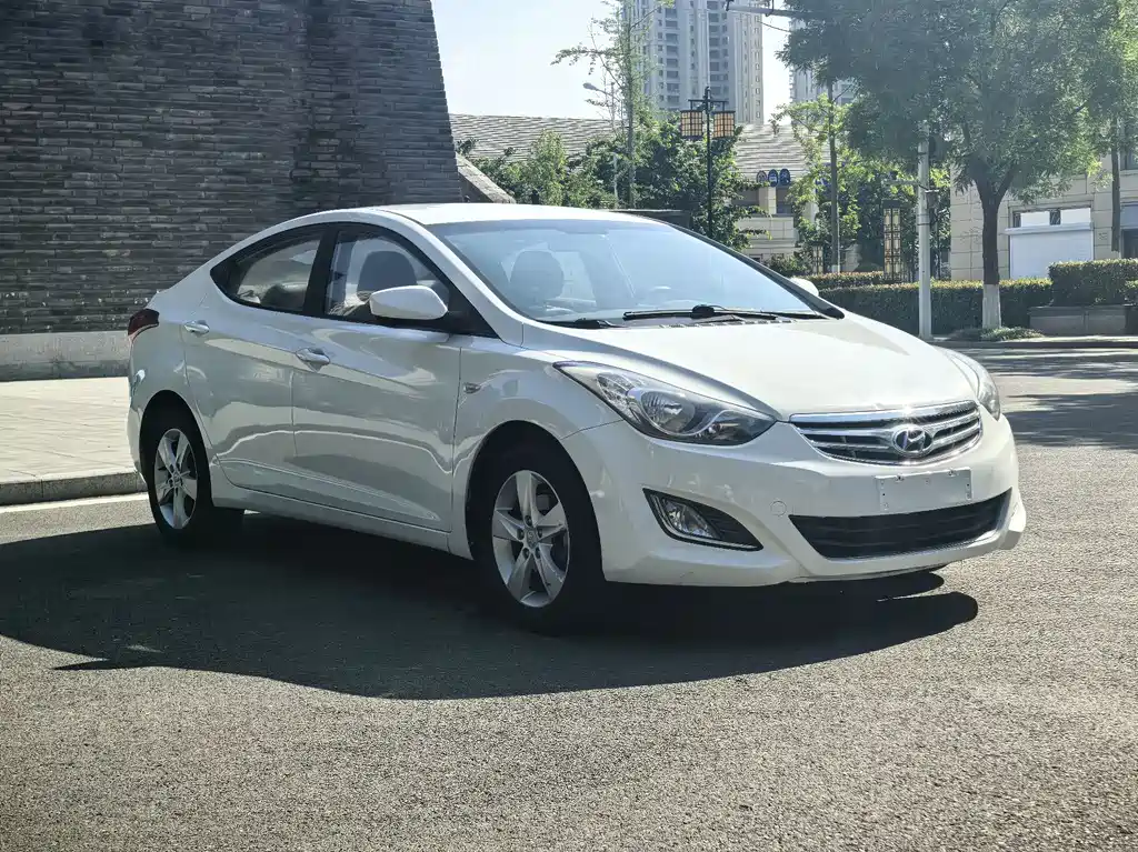 Hyundai Elantra 2012