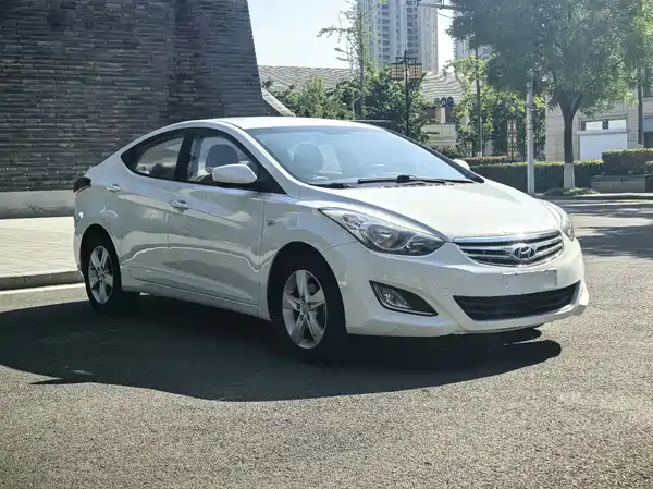 Hyundai Elantra Langdong 2012