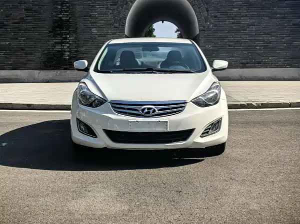 Hyundai Elantra Langdong 2012