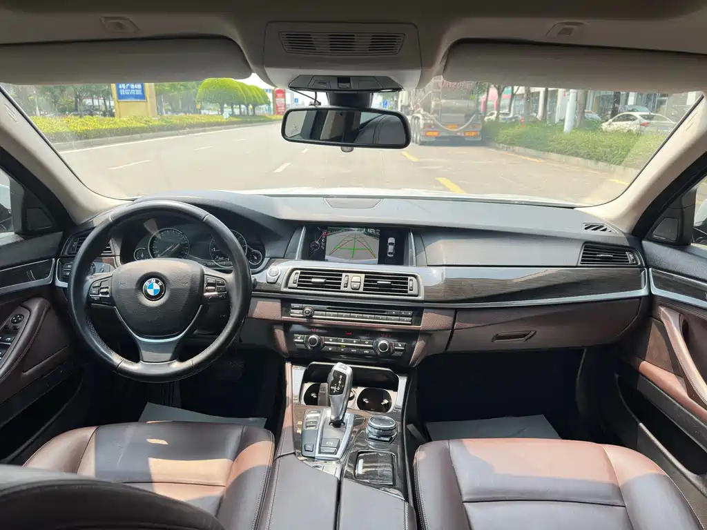 BMW 5 Series 2016 — фото 10
