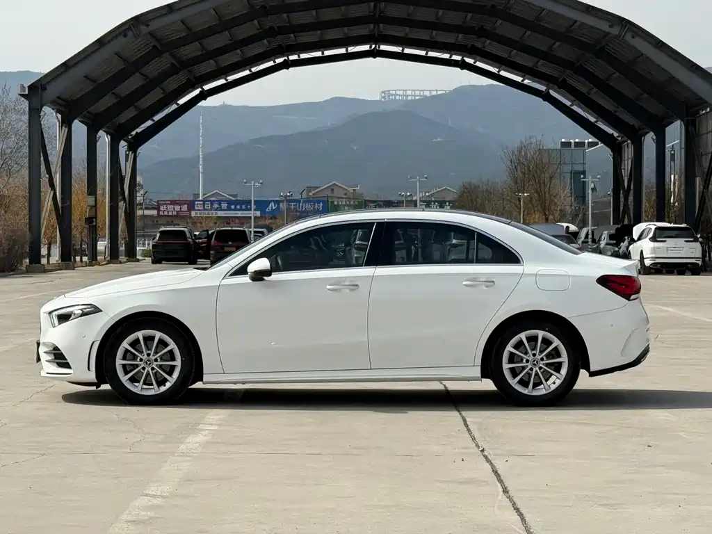 Mercedes-Benz A-Class 2021 — фото 4