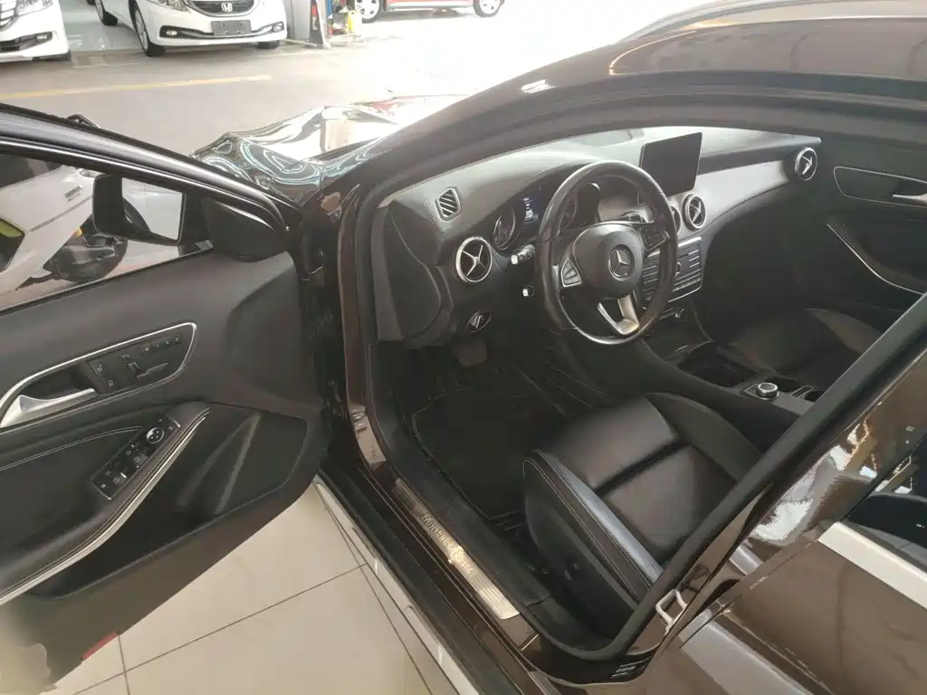 Mercedes-Benz GLA 2017 — фото 12