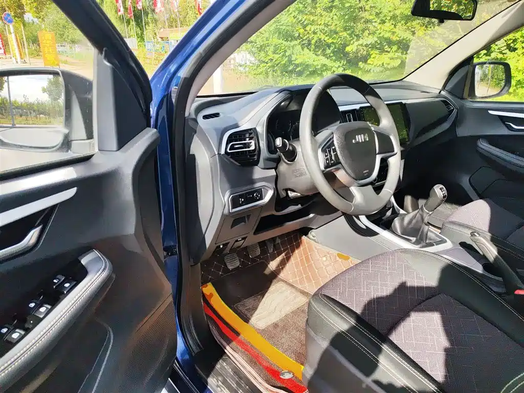 Isuzu RE-MAX 2023 — фото 14