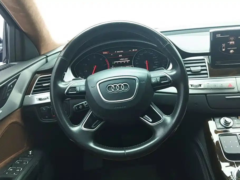 Audi A8 2017 — фото 15